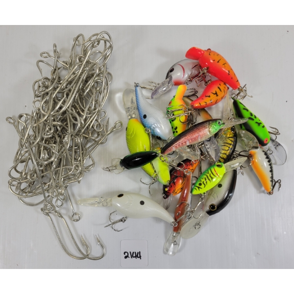 QTY OF PIKE LURES & HOOKS