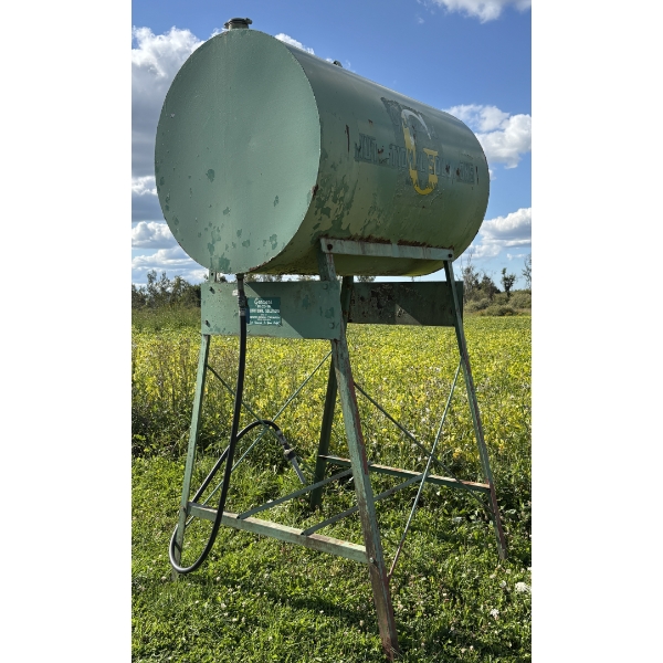 GROWERS WATER TANK - ELEVATED - APPROX 150 GAL?