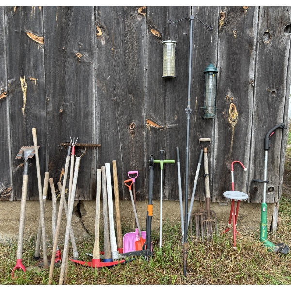 JOB LOT - GARDEN TOOLS