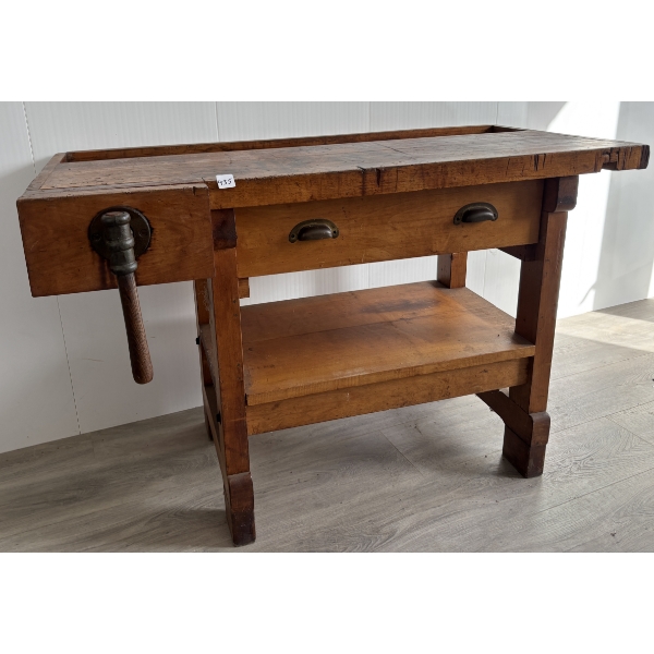 CARPENTERS BENCH W / VISE