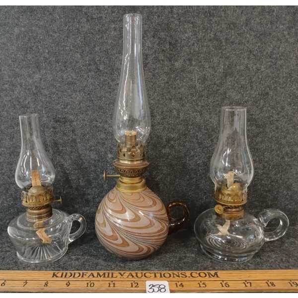 LOT OF 3 - P&A HORNET & ART GLASS OIL LAMPS - CIRCA 1880s - 1890s