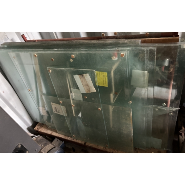 JOB LOT - TEMPERED GLASS PIECES W/ HOLDING RACK