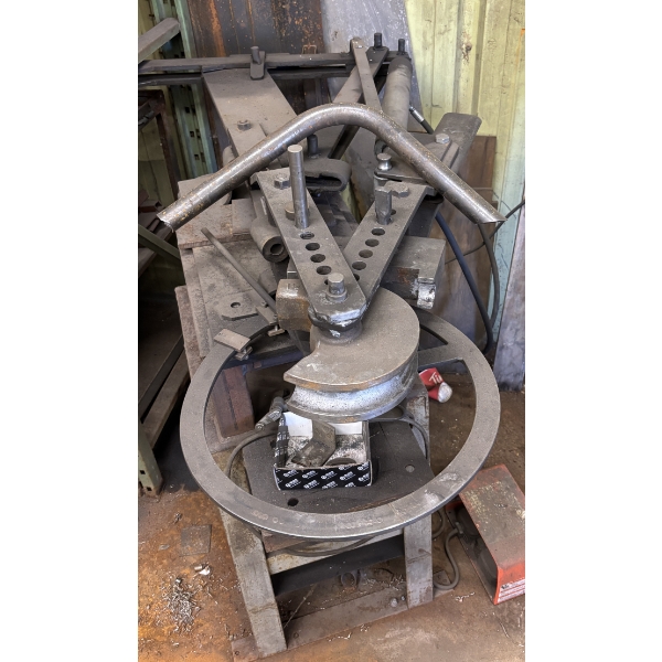 HOSFELD UNIVERSAL IRON BENDER W / ACCESSORIES