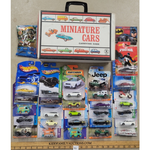 LOT OF 30 - HOTWHEELS / MATCHBOX, MINIATURE CARS CASE & BATMAN ACTION GUIDE - INCL EVIL TWIN, ETC