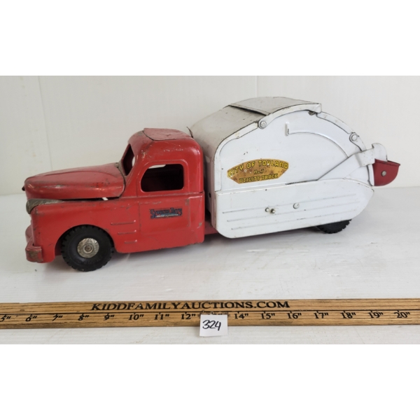 STRUCTO PRESSED STEEL CITY OF TOYLAND UTILITY TRUCK