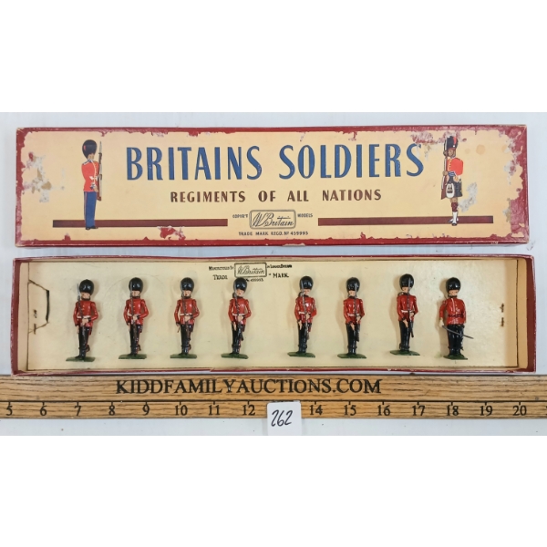 BRITAINS SOLDIERS LEAD FIGURES - NO. 2078 IRISH GUARDS