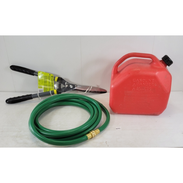 LOT OF 3 - 2GAL JERRY CAN - YARDWORKS HEDGE SHEARS - GARDEN HOSE