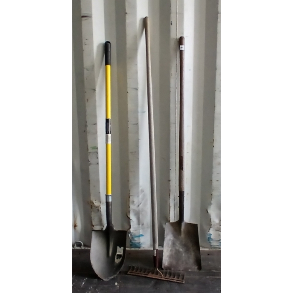 LOT OF 3 - SHOVELS & RAKE - INCL CONTRACTOR'S CHOICE