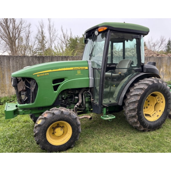 JOHN DEERE MODEL 5093EN TRACTOR - SHOWS 3152 HRS
