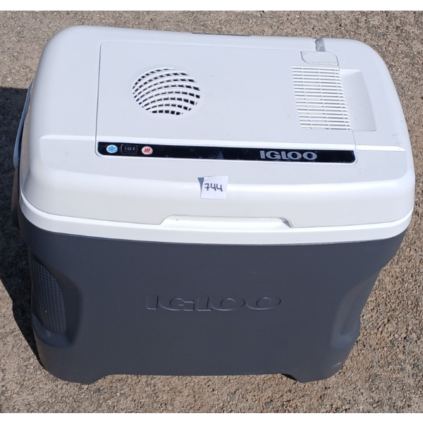 IGLOO MODEL VERSATEMP 28 RECREATIONAL VEHICLE REFRIDGERATOR