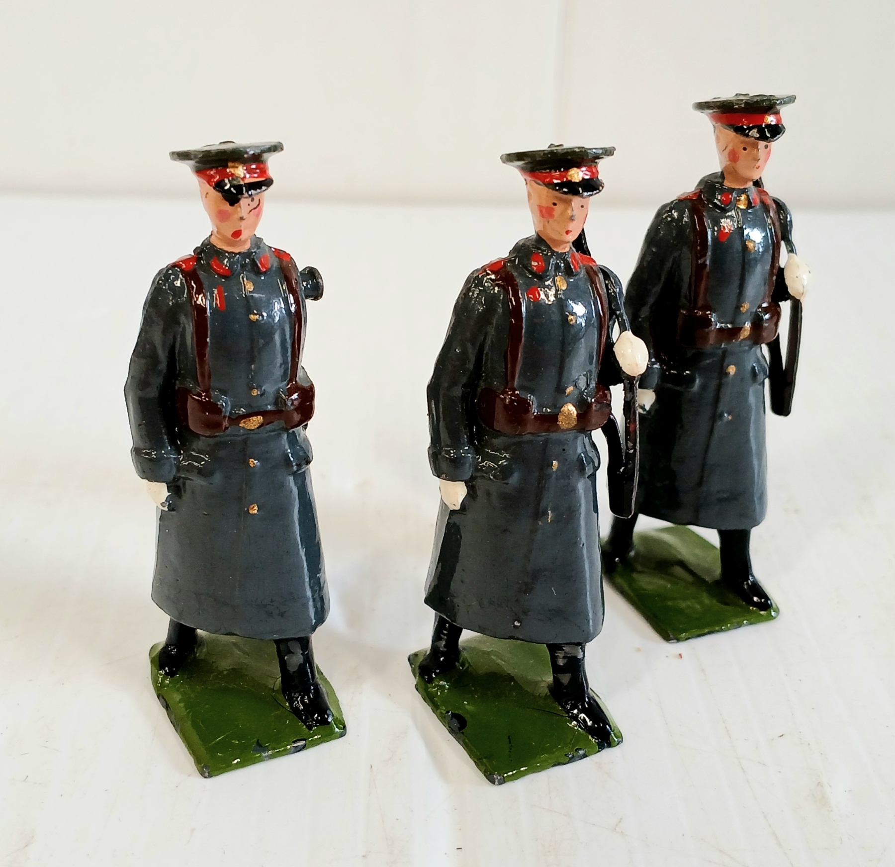 BRITAINS SOLDIERS LEAD FIGURES - NO. 2027 THE RED ARMY GUARDS INFANTRY