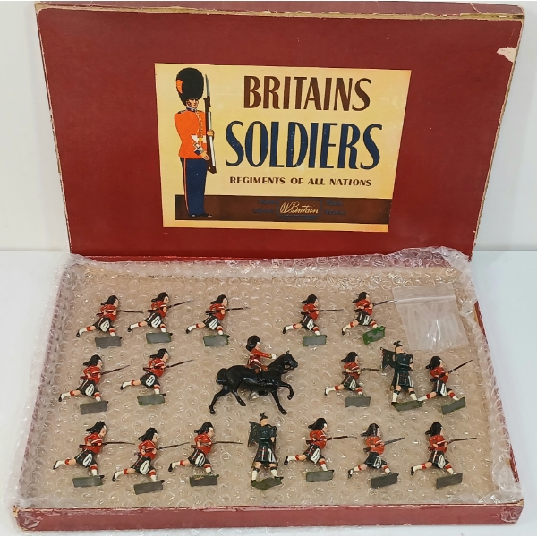 BRITAINS SOLDIERS LEAD FIGURES - NO. 2062 SEAFORTH HIGHLANDERS