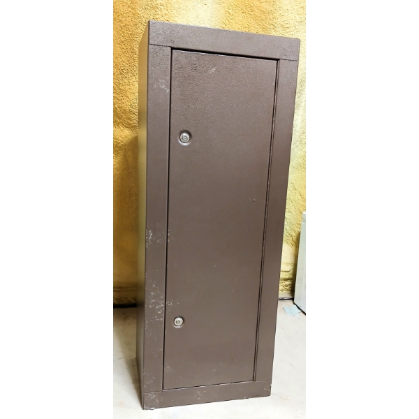 GUN CABINET W/ KEYS