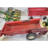 Image 3 : LOT OF 9 - ERTL INTERNATIONAL MANURE SPREADER, TRAILER, ETC