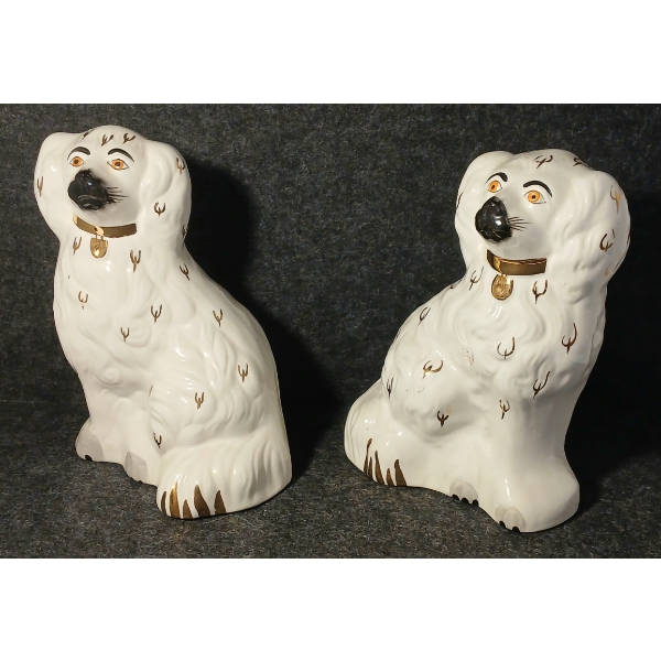 LOT OF 2 - BESWICK STAFFORDSHIRE KING CHARLES SPANIELS - CERAMIC FIGURES