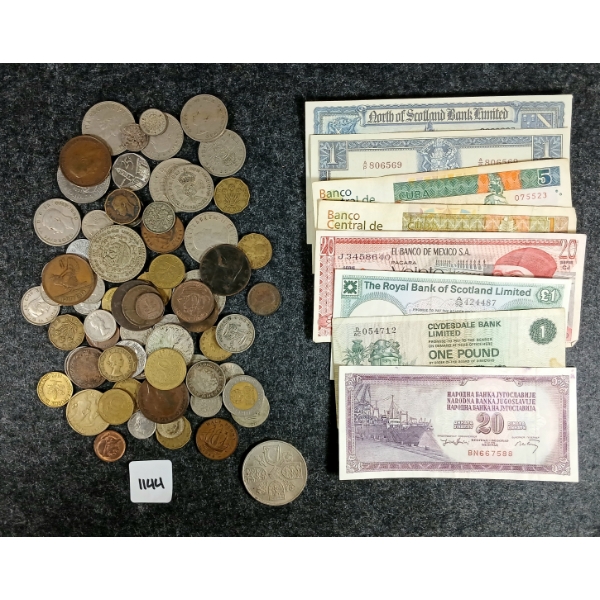 QTY OF WORLD COINS & BANKNOTES - INCL CUBA, SCOTLAND ETC