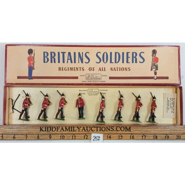 BRITAINS SOLDIERS LEAD FIGURES - NO. 76 THE DUKE OF CAMBRIDGE'S OWN MIDDLESEX REGIMENT