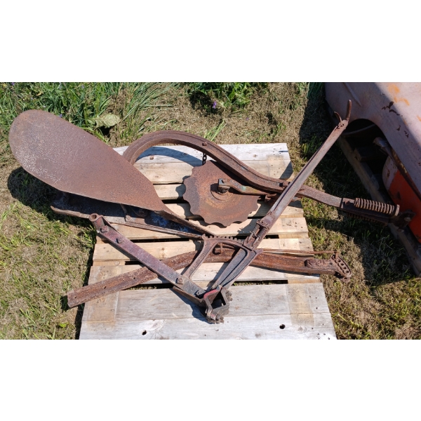 INTERNATIONAL PLOW