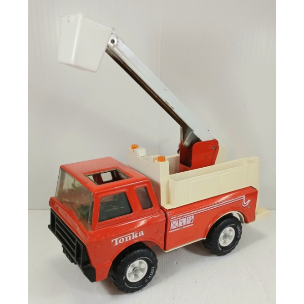TONKA DIECAST AERIAL LADDER FIRE TRUCK