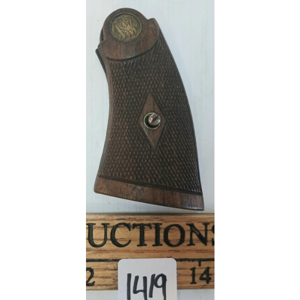 S&W DIAMOND CHECKERED MEDALLION GRIPS