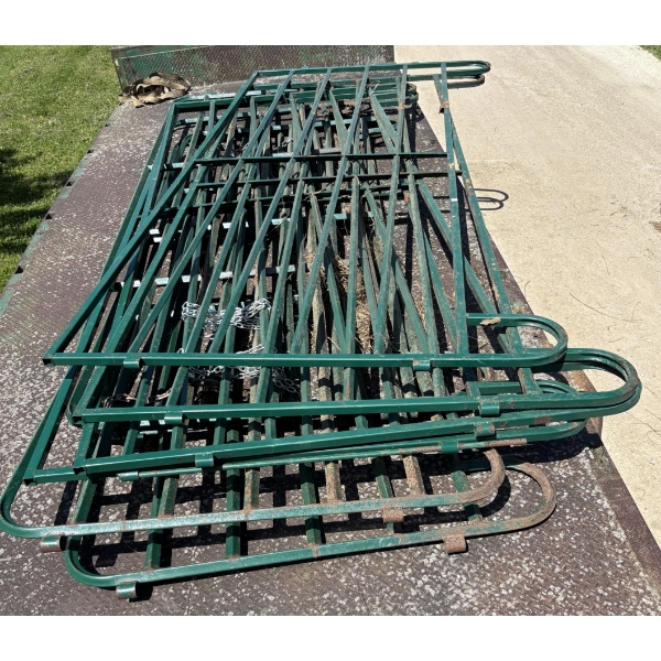 LOT OF 9 - GATES & PEN ASSEMBLY