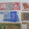 Image 3 : LOT OF 12 - WORLD BANKNOTES - INCL BAHAMAS, ENGLAND, SWITZERLAND & SCOTLAND ETC