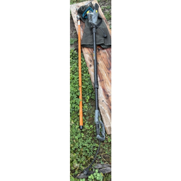 LOT OF 2 - POLE TRIMMERS - INCL YARDWORDS ELEC TRIMMER - UNTESTED