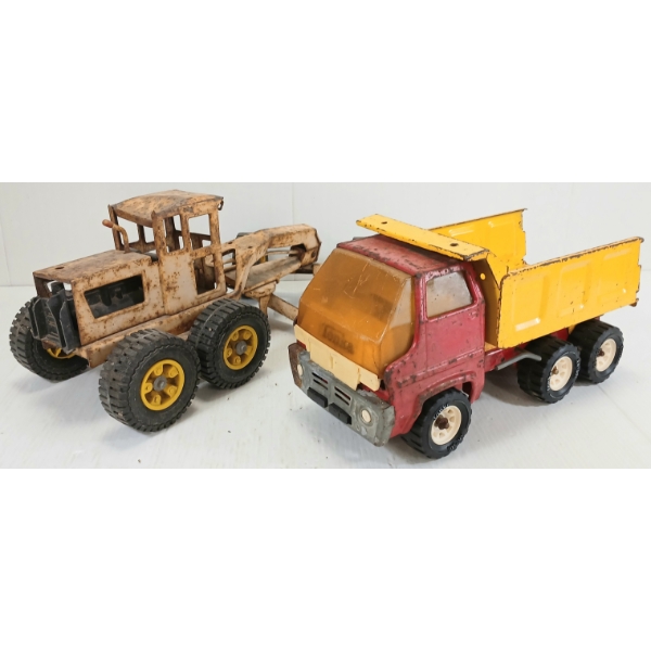 LOT OF 2 - TONKA PRESSED STEEL XR-101 DUMP TRUCK & ROAD GRADER