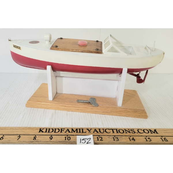 SUTCLIFFE TIN WIND-UP MIX BOAT - INCL KEY & STAND