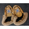 Image 7 : PAIR OF FLORAL BEADED MOCCASINS