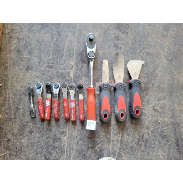 QTY OF MAC TOOLS - RATCHET WRENCHES & SCRAPERS