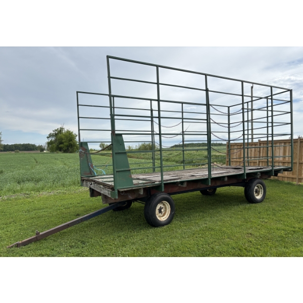22 FOOT SQUARE BALE THROWER  WAGON