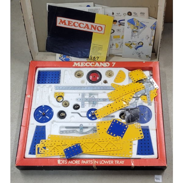 MECCANO MODEL KIT - 660 PARTS