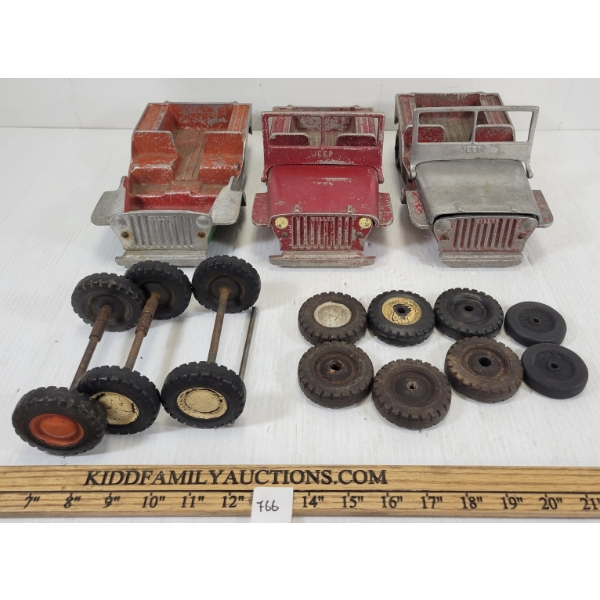 QTY OF MISC JEEP PARTS - INCL BODIES, AXELS & WHEELS 