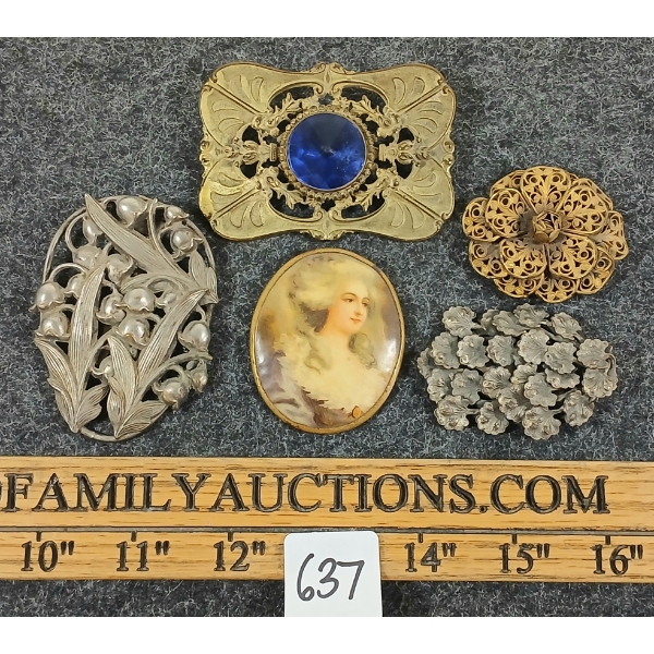 LOT OF 5 - VICTORIAN DRESS CLIPS, PIN & BRASS BUCKLE