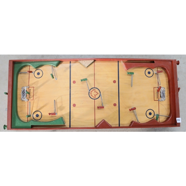 1950'S MUNRO GAMES MECHANICAL TABLE-TOP HOCKEY GAME