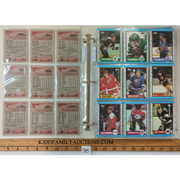 QTY OF 1989-1990 TOPPS HOCKEY CARDS IN BINDER