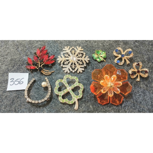 LOT OF 8 - ASSORTED BROOCHES