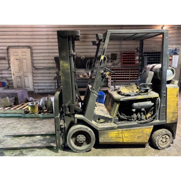 YALE FORK LIFT W/ 48 INCH FORKS - PROPANE