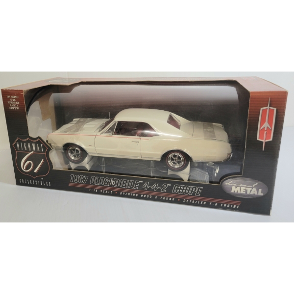 HWY 61 DIECAST 1967 OLDSMOBILE 4-4-2 COUPE - SEALED