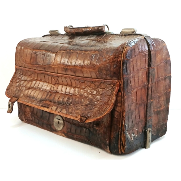 GENTLEMAN'S TRAVEL BAG - CROCODILIAN BELLY LEATHER W/ CONTENTS - EARLY 20TH CENTURY