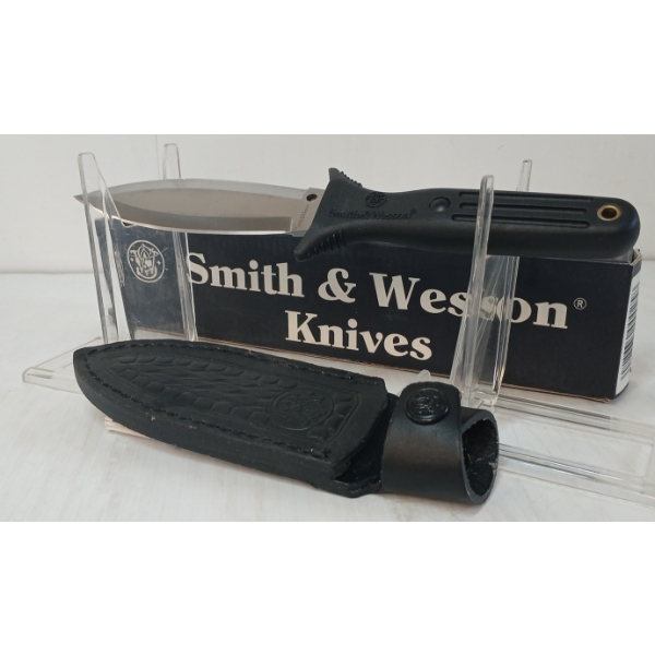 SMITH & WESSON WIDE BOOT KNIFE W/ SHEATH