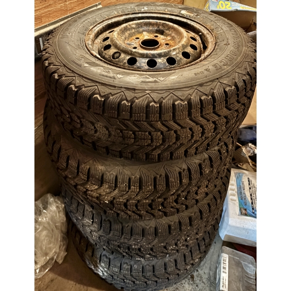 SET OF TIRES - FIRESTONE WINTER FORCE - 215 / 70 R15 - MINIMAL USE