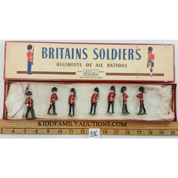 BRITAINS SOLDIERS LEAD FIGURES - NO. 82 COLOURS & PIONEERS OF THE SCOTS GUARDS