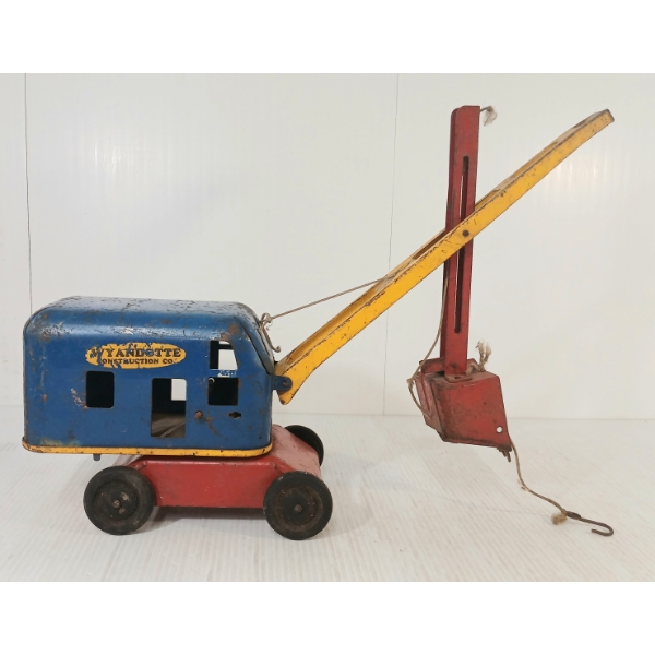 WYANDOTTE PRESSED STEEL CONSTRUCTION EXCAVATOR