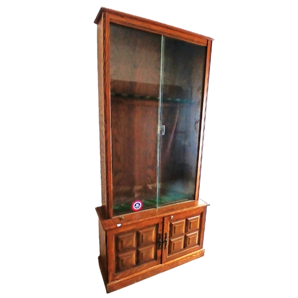 TIGER OAK GUN CABINET W/ KEYS
