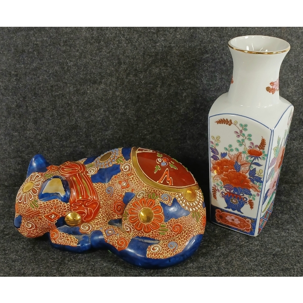 LOT OF 2 - JAPANESE KUTANI PORCELAIN SLEEPING CAT & IMARI PORCELAIN VASE - CIRCA LATE 20TH CENTURY
