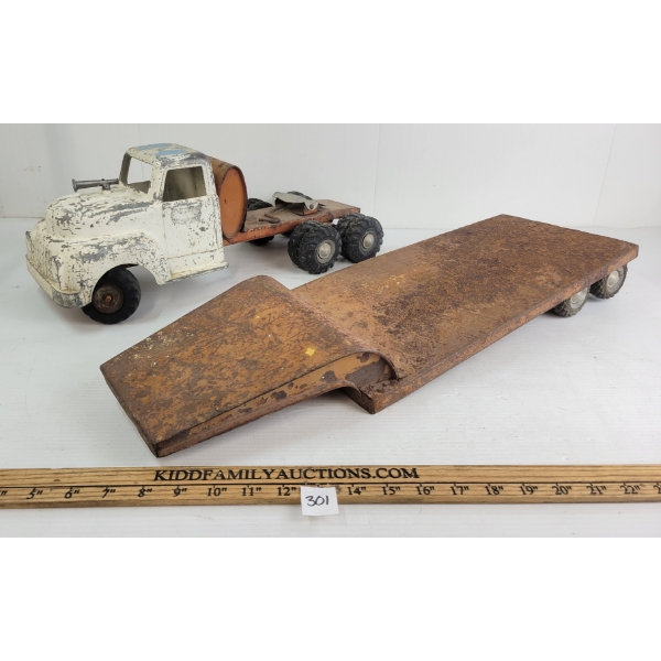 ALL-AMERICAN TOY CO - TRUCK W / FLAT BED TRAILER