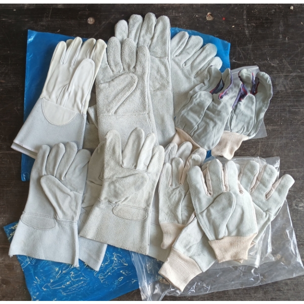QTY OF WORK GLOVES