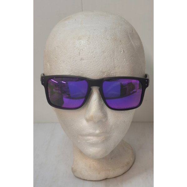 UNISEX OAKLEY SUNGLASSES - HOLBROOK - AS NEW